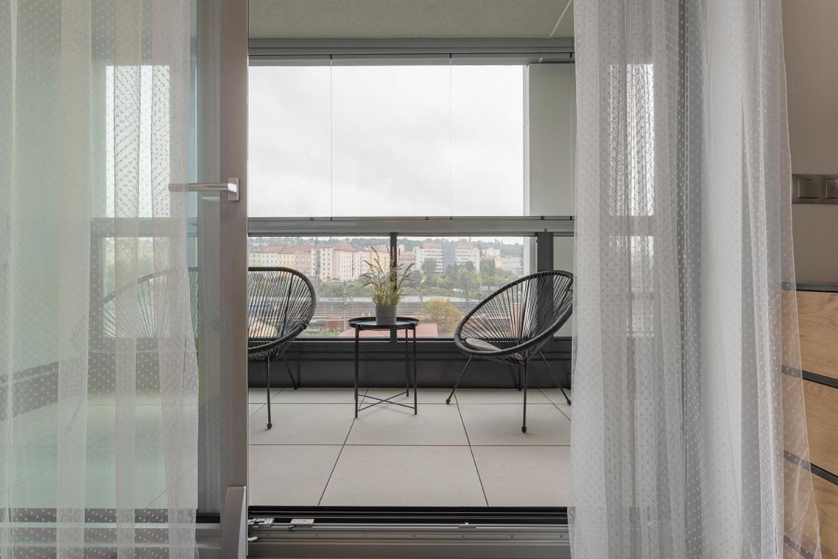 Yellow Apartment With Parking 布拉格 外观 照片